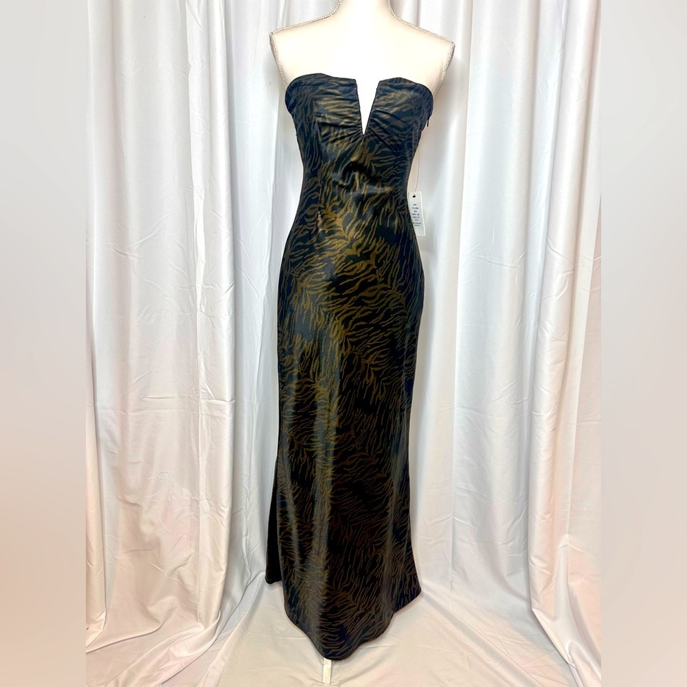 NWT One of its kind Elegant Strapless Black and Gold Dress